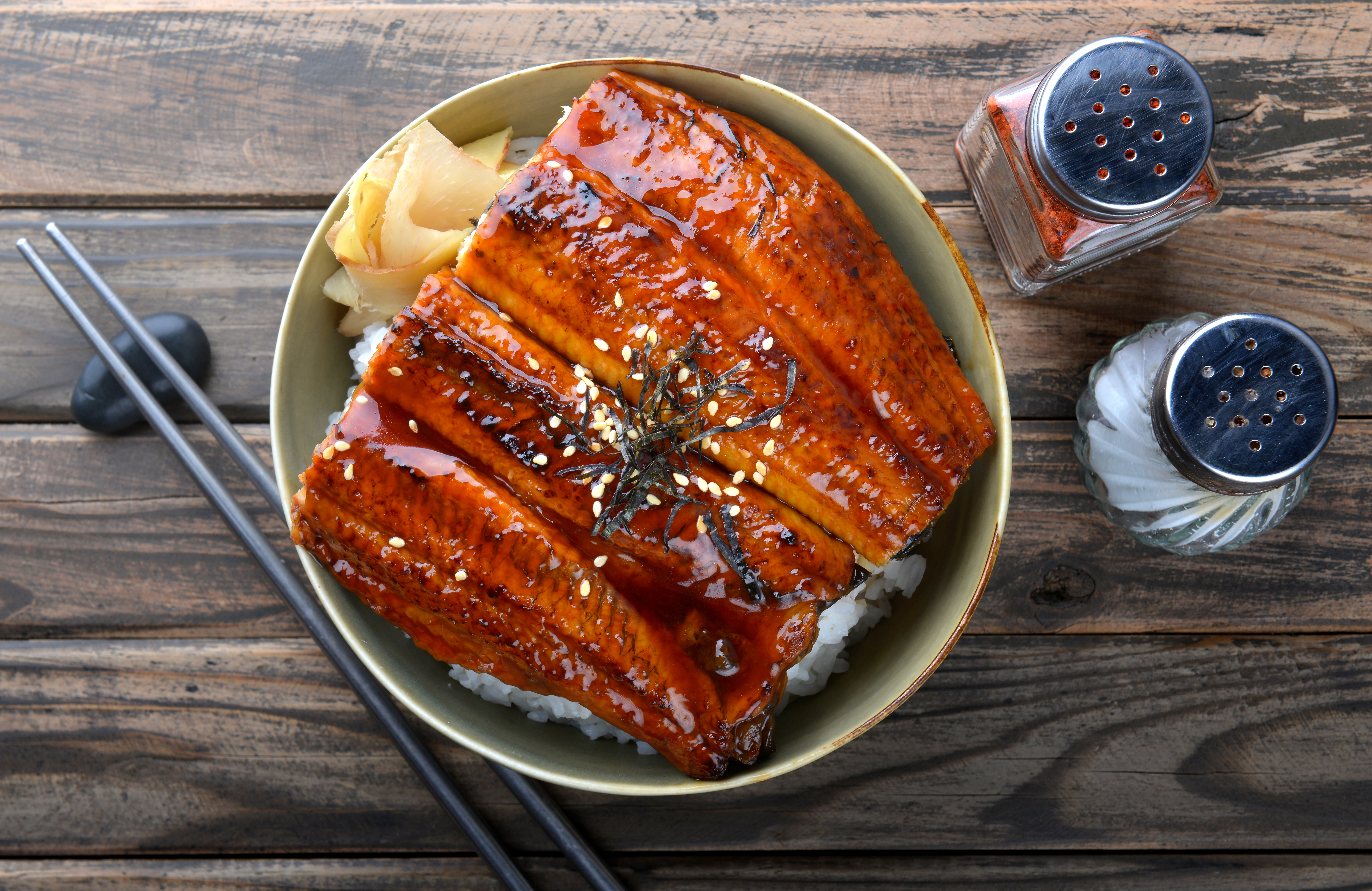 Bowl of cooked eel over rice.